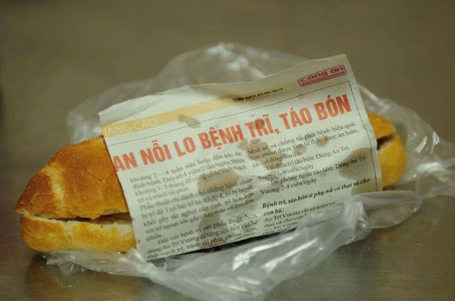 Bánh mì được gói bằng giấy in/túi nilon không tốt cho sức khỏe